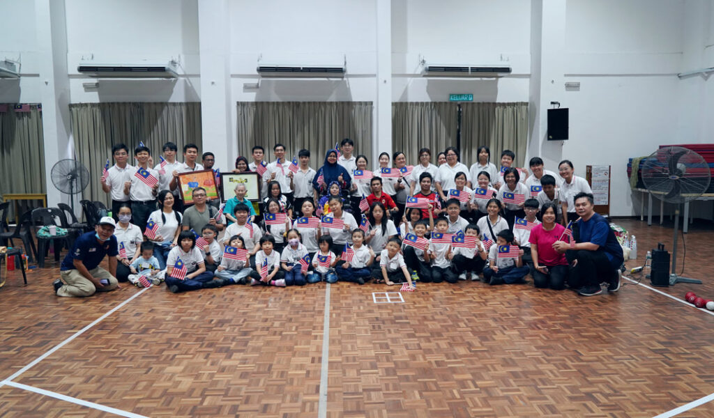 八打靈區青少年界合班戶外教學 青少年界三班學子，走進殘障地板滾球中心，體驗別樣運動